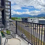 Modern Spacious Mountain View *