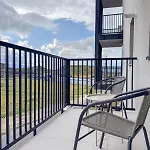 Modern Spacious Mountain View *